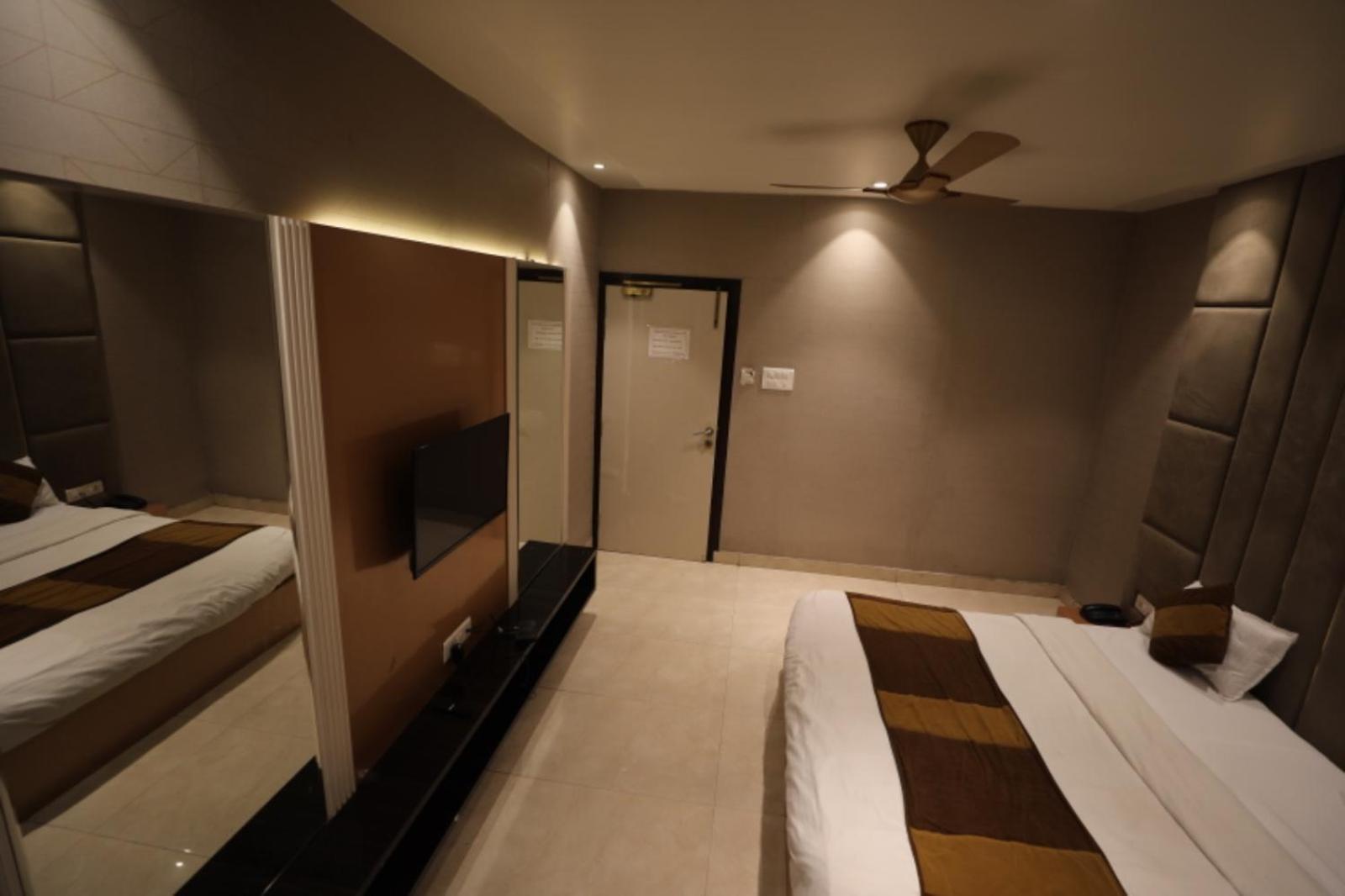 Hotel Maya Crystal Juhi Bari Exterior photo